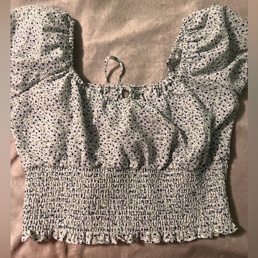 American eagle cropped blouse
